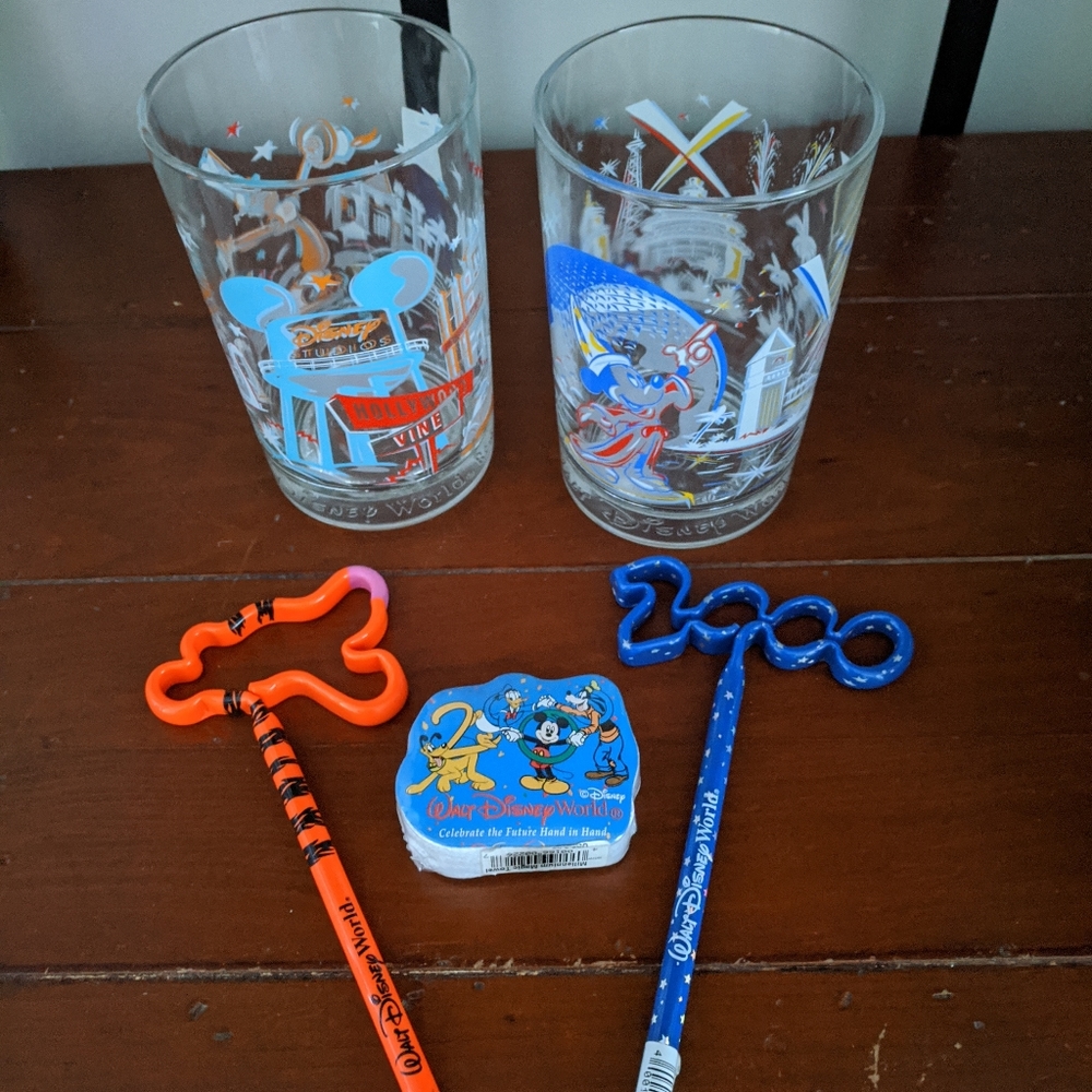 Disney Memorabilia Asst; 2000